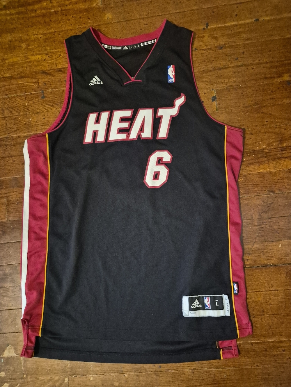 Miami Heat Lebron James Mens Sz L  Black #6 Basketball Jersey with Red Accents